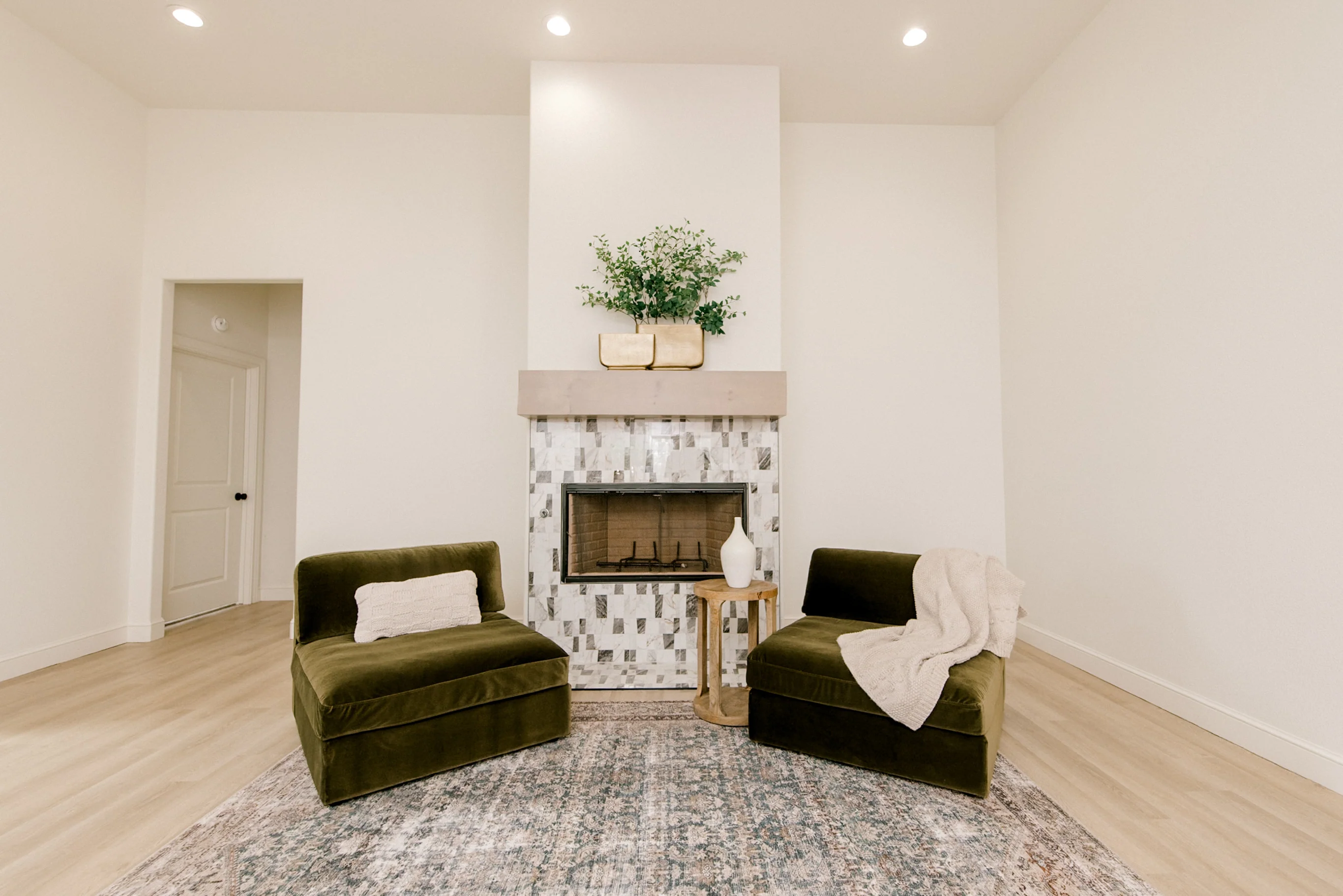 Bella 2 Seater + Ottoman - Image 27