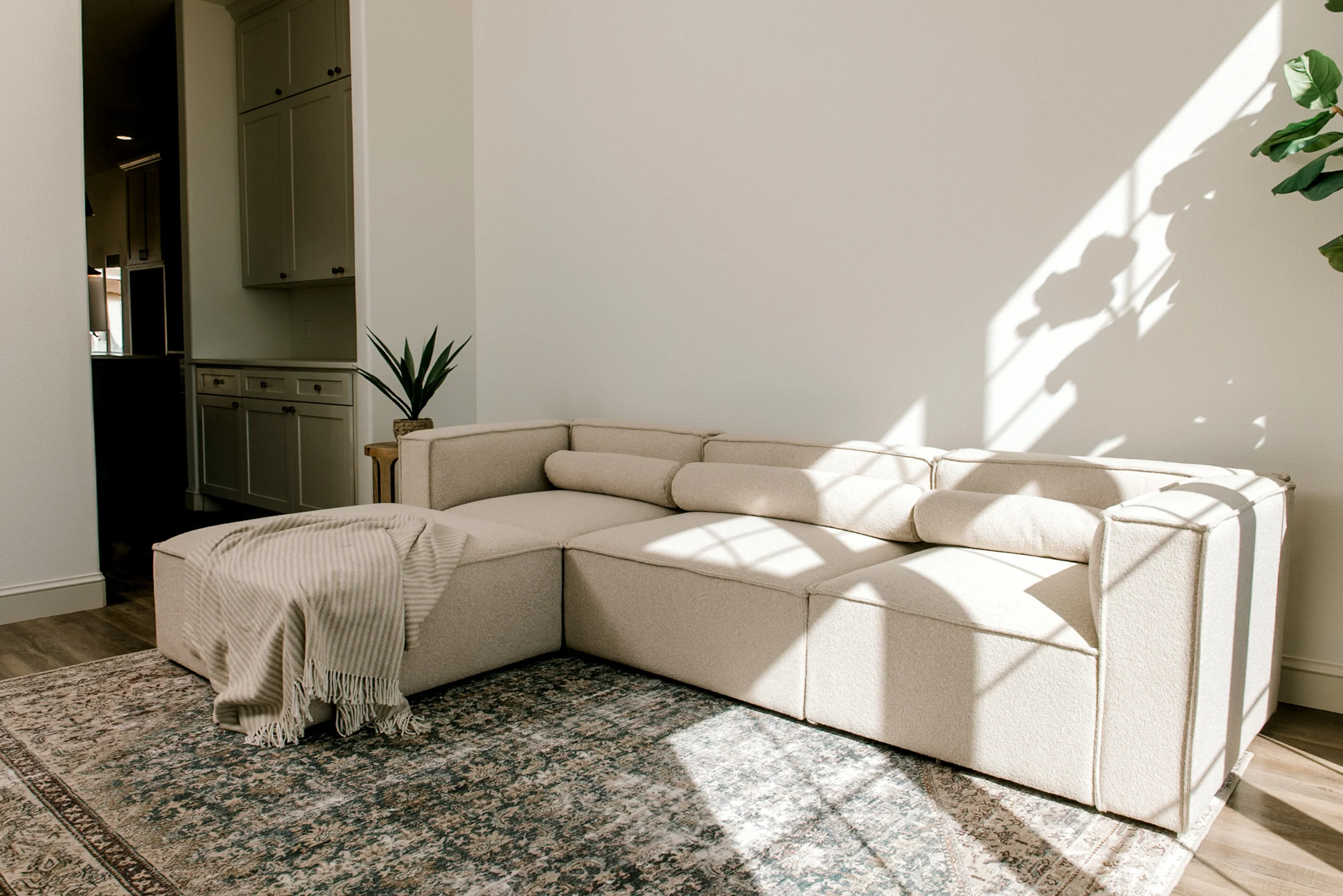 Knox 3 Seater - Image 17